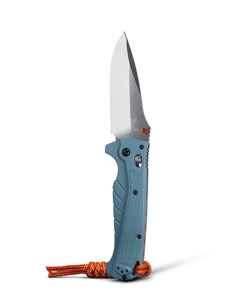 Benchmade 18060S Adira foldekniv med delvist savtakket MagnaCut drop point-blad, Depth Blue Grivory-skæfte og orange lanyard