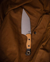 Benchmade 4010-02 Station Knife køkkenkniv med bredt CPM-154-blad og skæfte i Maple Valley Richlite med sort G10-bolster