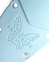 Benchmade 18040S Undercurrent fiskekniv med delvist savtakket MagnaCut sheepsfoot-blad, Depth Blue Santoprene-skæfte og Sonar Gray skede