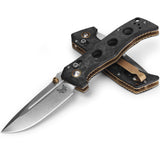 Benchmade 273-03 Mini Adamas foldekniv med MagnaCut drop point-blad i stonewash og skæfte i Marbled Carbon Fiber med FDE-detaljer