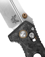 Benchmade 273-03 Mini Adamas foldekniv med MagnaCut drop point-blad i stonewash og skæfte i Marbled Carbon Fiber med FDE-detaljer