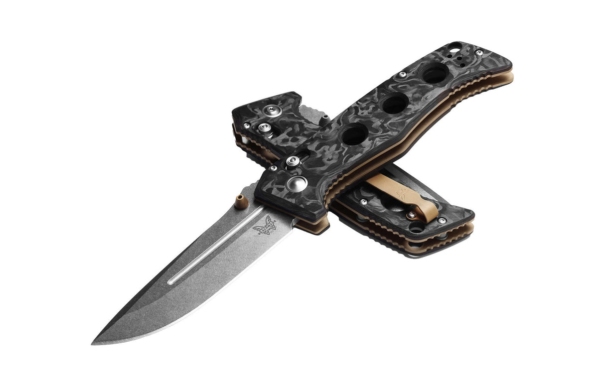 Benchmade 275-05 Adamas foldekniv med drop point-blad i CPM MagnaCut og skæfte i marmoreret carbonfiber