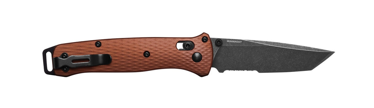 Benchmade 537SBK-07 Bailout foldekniv med delvist savtakket CPM-MagnaCut tanto-blad og skæfte i Burnt Copper anodiseret aluminium