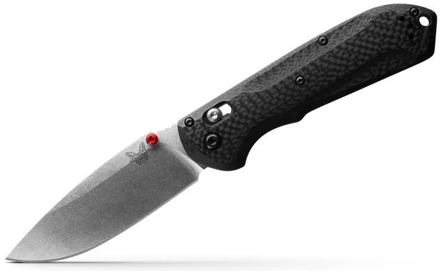 Benchmade 560 Freek foldekniv med CPM-S90V drop-point blad, skæfte i kulfiber og røde detaljer